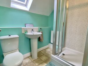 Master En-suite- click for photo gallery